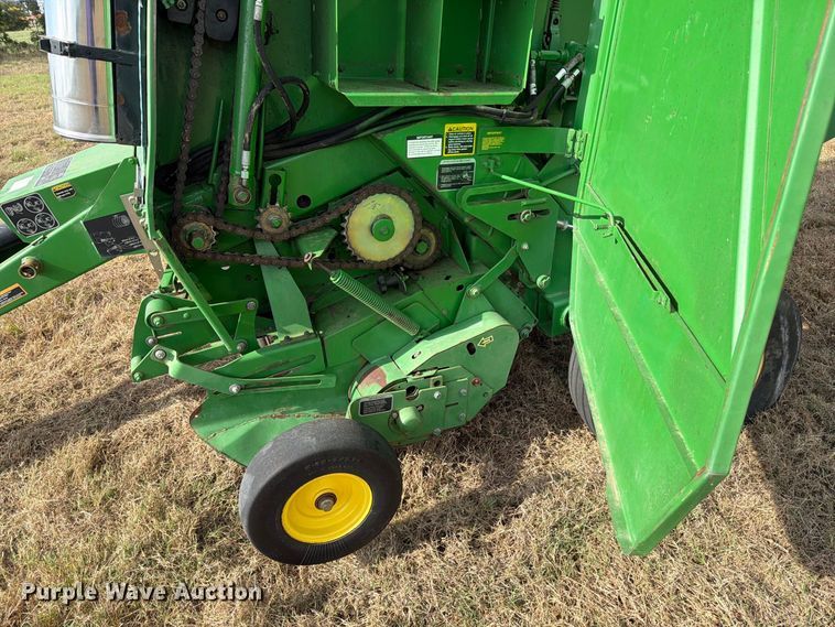 image for item FN3599 2010 John Deere 468 MegaWide Plus round baler