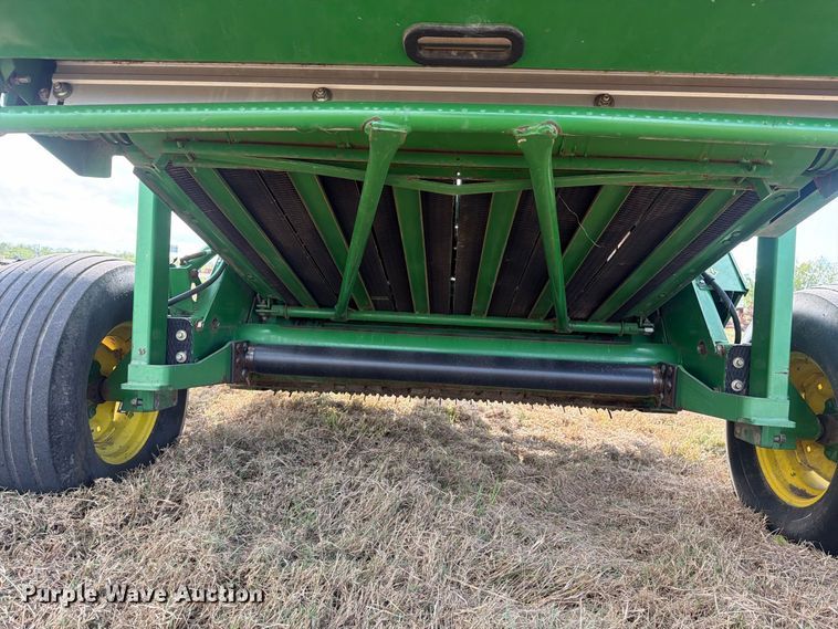 image for item FN3599 2010 John Deere 468 MegaWide Plus round baler