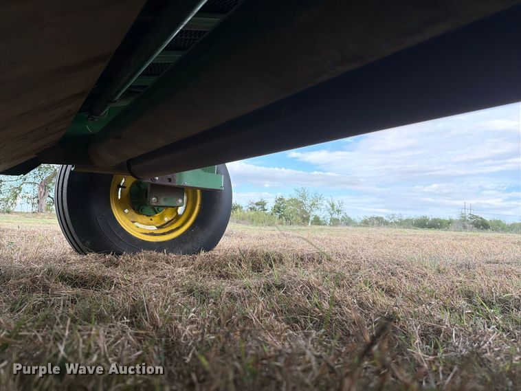 image for item FN3599 2010 John Deere 468 MegaWide Plus round baler