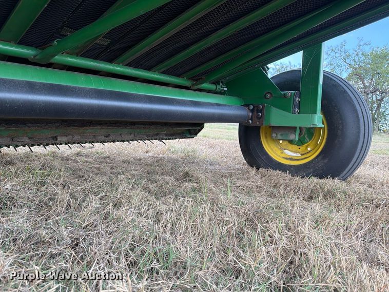 image for item FN3599 2010 John Deere 468 MegaWide Plus round baler