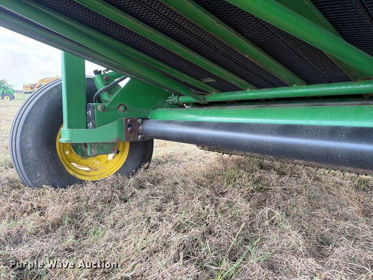 image for item FN3599 2010 John Deere 468 MegaWide Plus round baler