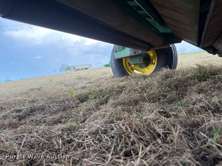 image for item FN3599 2010 John Deere 468 MegaWide Plus round baler