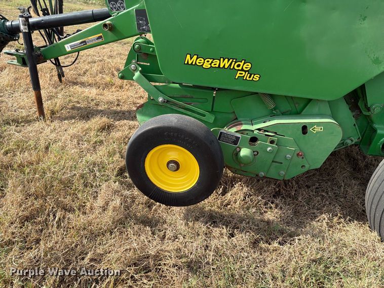 image for item FN3599 2010 John Deere 468 MegaWide Plus round baler