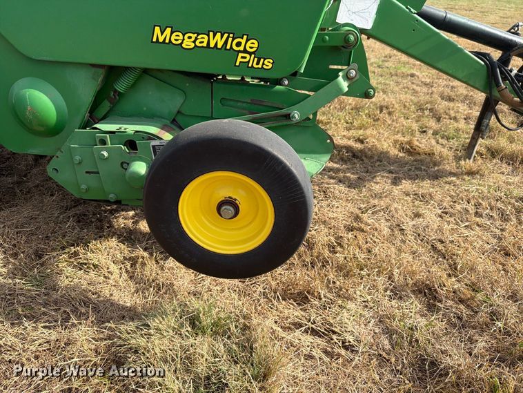image for item FN3599 2010 John Deere 468 MegaWide Plus round baler
