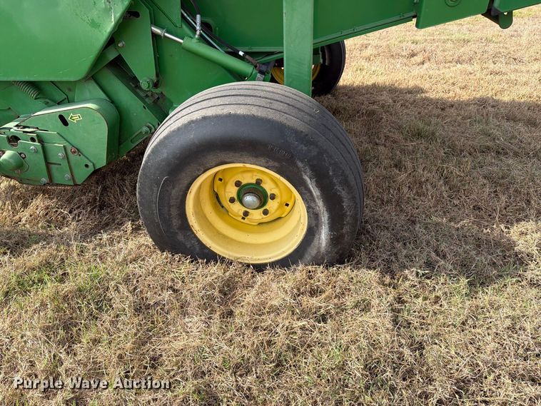 image for item FN3599 2010 John Deere 468 MegaWide Plus round baler