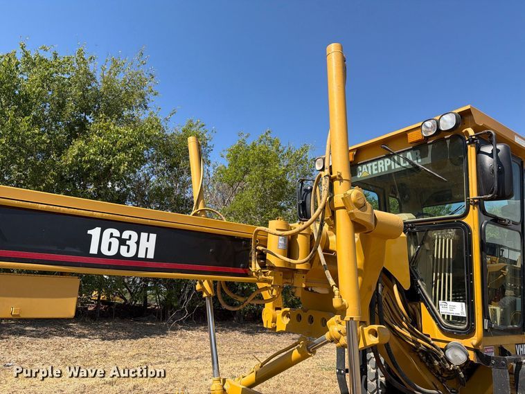 image for item FN3603 2003 Caterpillar 163H motor grader