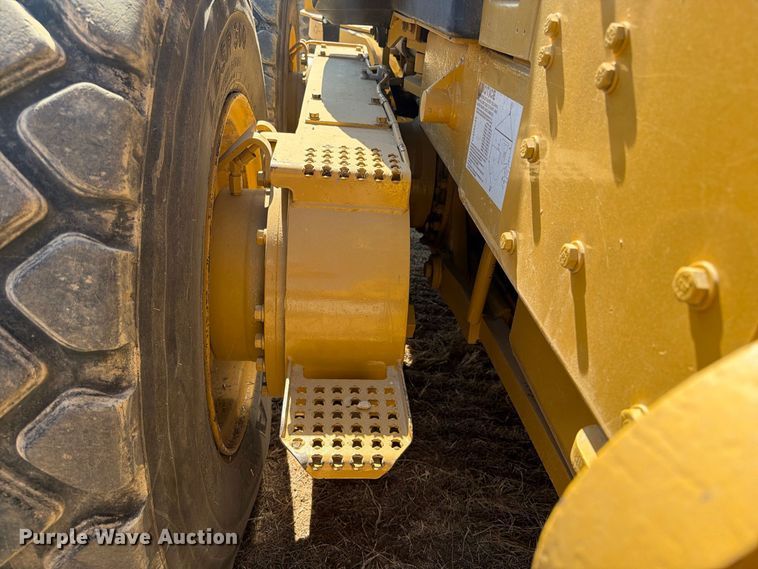image for item FN3603 2003 Caterpillar 163H motor grader