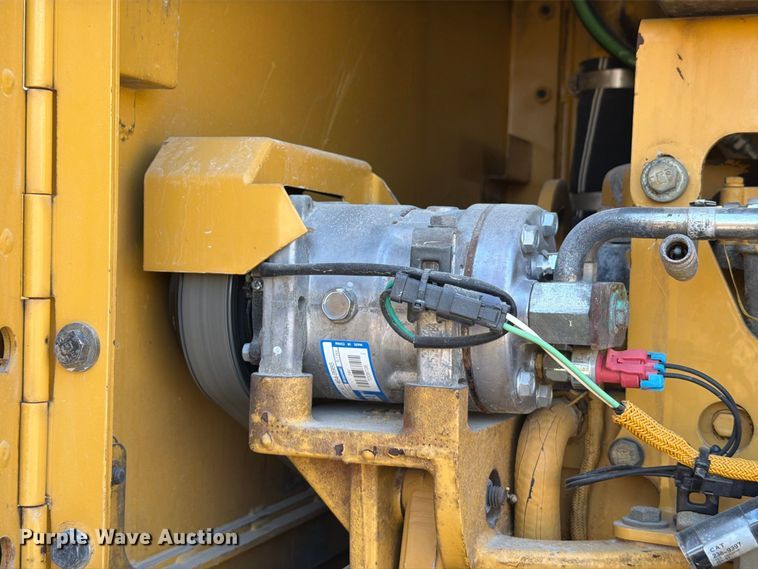 image for item FN3603 2003 Caterpillar 163H motor grader