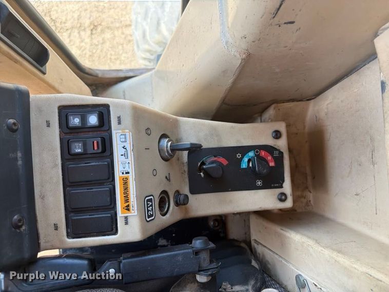 image for item FN3604 2002 Caterpillar 143H VHP motor grader