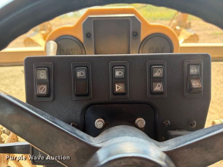 image for item FN3604 2002 Caterpillar 143H VHP motor grader