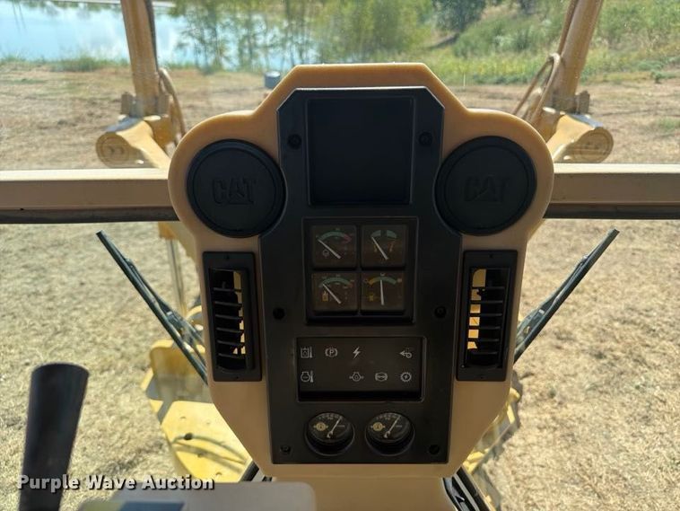 image for item FN3604 2002 Caterpillar 143H VHP motor grader