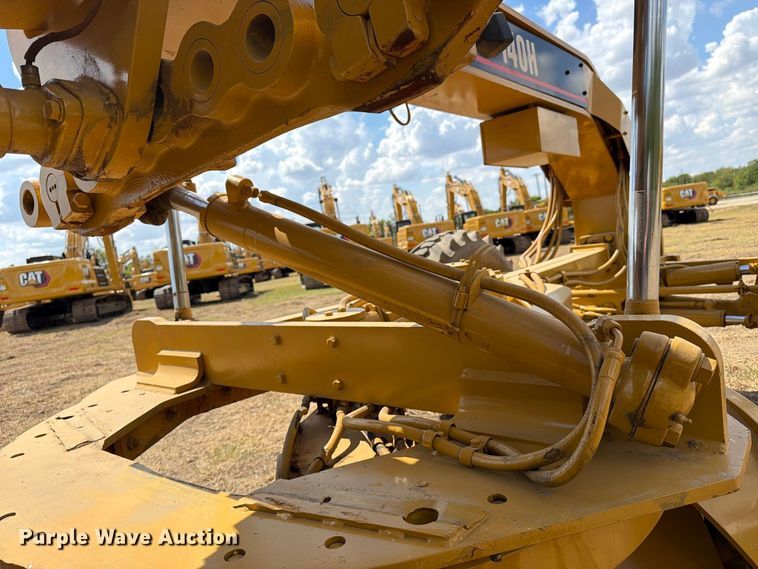 2005 Caterpillar 140H VHP