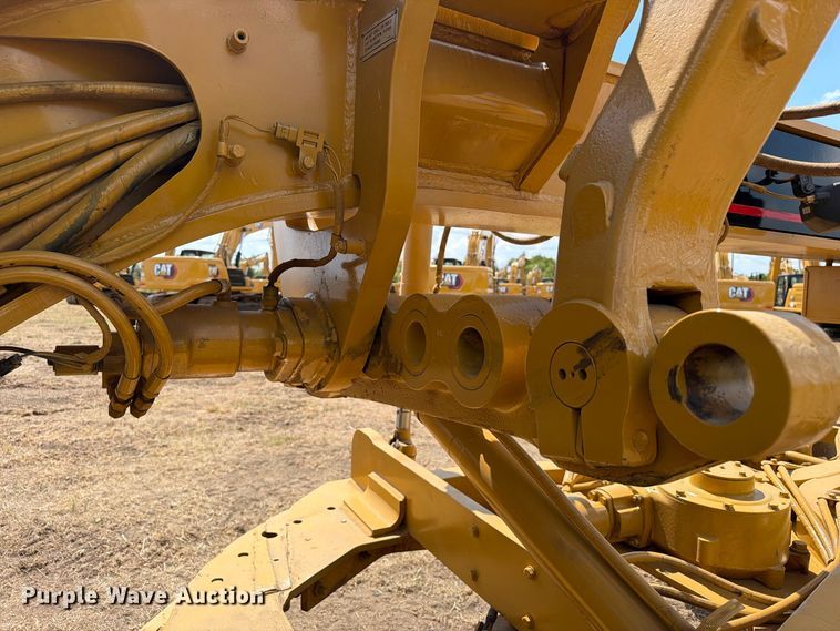 2005 Caterpillar 140H VHP