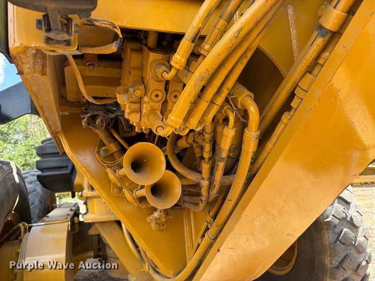 2005 Caterpillar 140H VHP