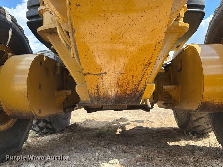 2005 Caterpillar 140H VHP