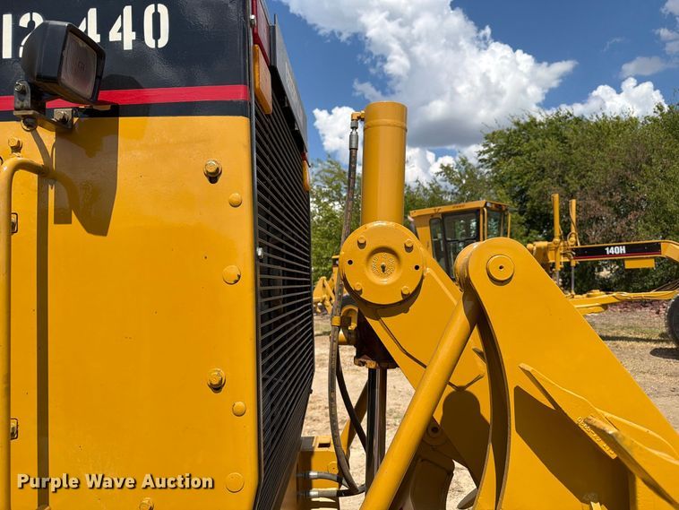 2005 Caterpillar 140H VHP