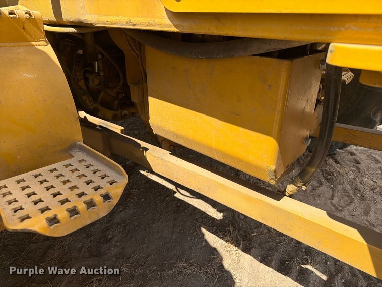 2005 Caterpillar 140H VHP