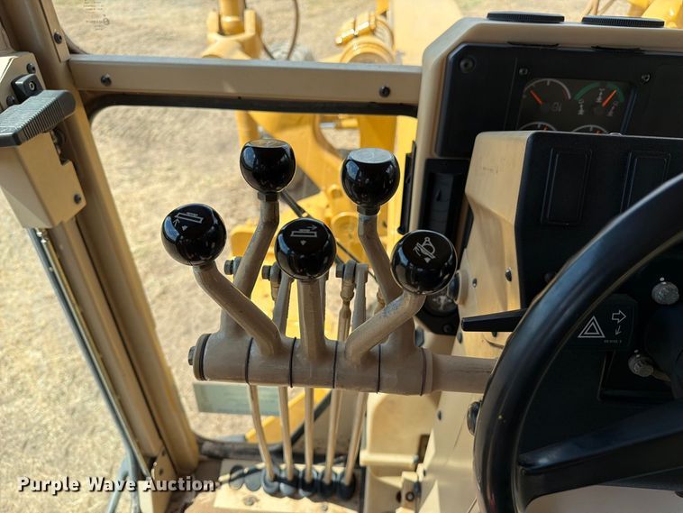 2005 Caterpillar 140H VHP