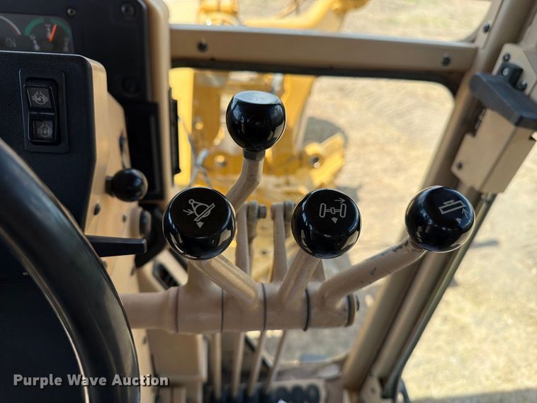 2005 Caterpillar 140H VHP
