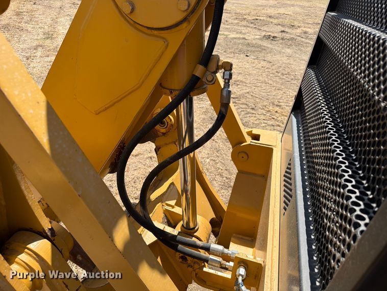 image for item FN3607 2001 Caterpillar 140H motor grader