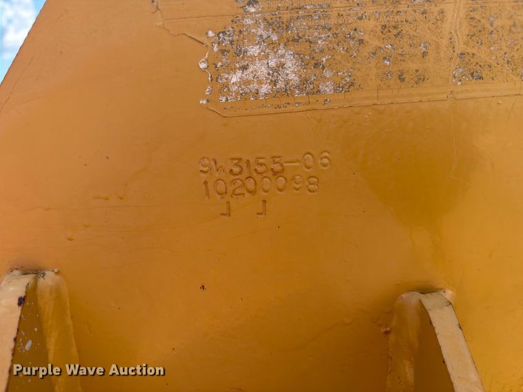 image for item FN3607 2001 Caterpillar 140H motor grader
