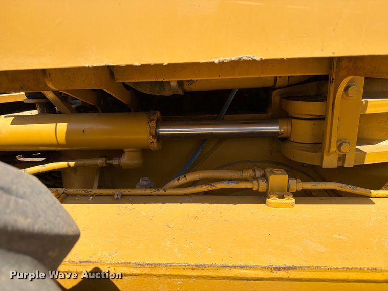 image for item FN3607 2001 Caterpillar 140H motor grader