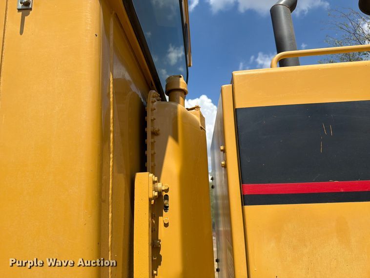 image for item FN3607 2001 Caterpillar 140H motor grader