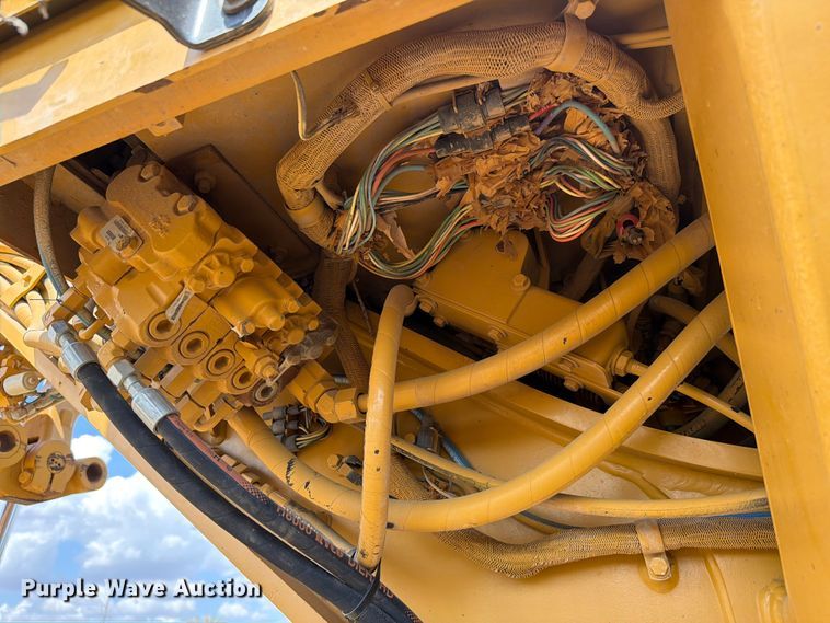 image for item FN3607 2001 Caterpillar 140H motor grader