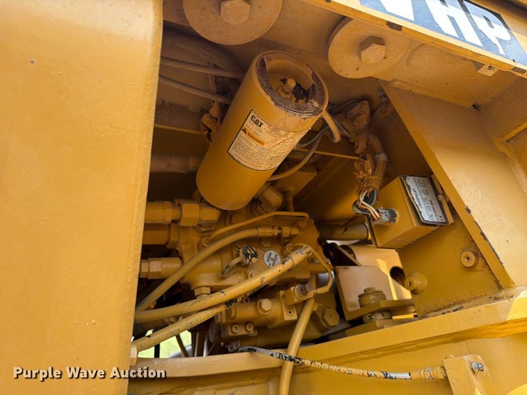 image for item FN3607 2001 Caterpillar 140H motor grader