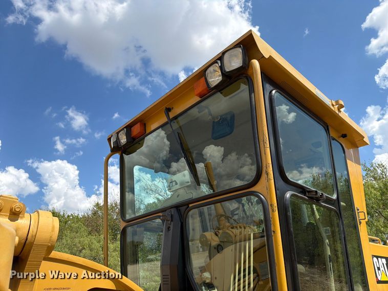 image for item FN3607 2001 Caterpillar 140H motor grader