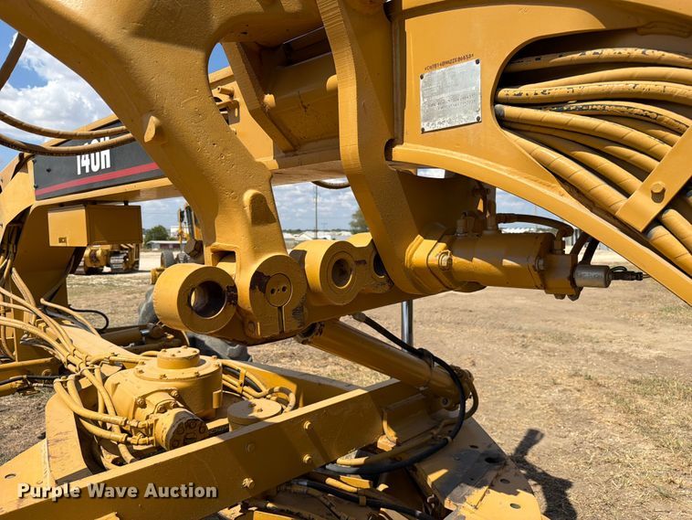 image for item FN3607 2001 Caterpillar 140H motor grader