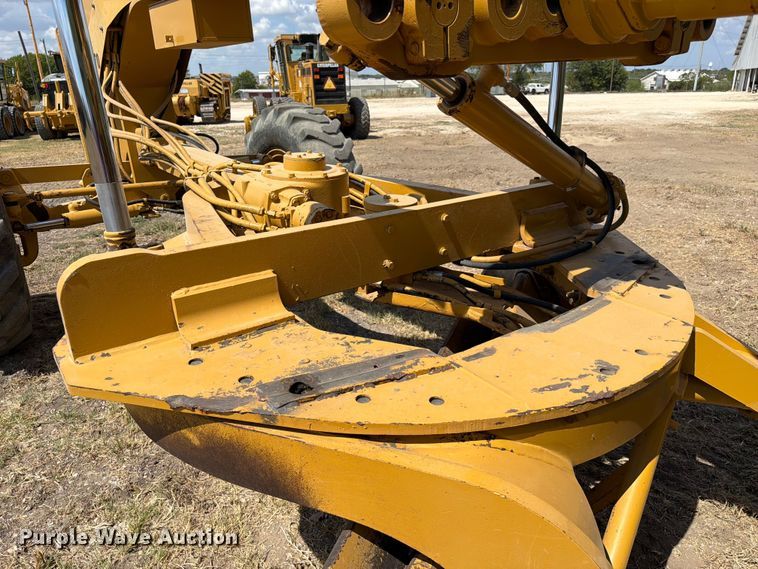 image for item FN3607 2001 Caterpillar 140H motor grader