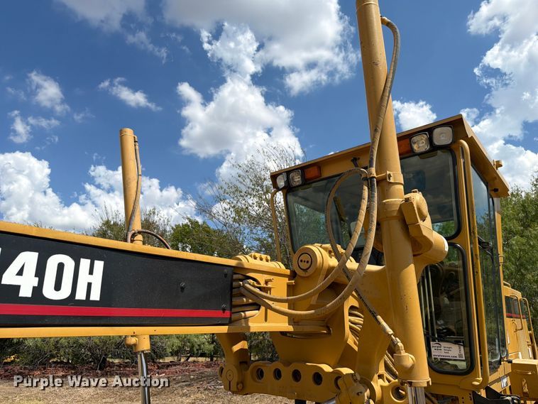 image for item FN3607 2001 Caterpillar 140H motor grader