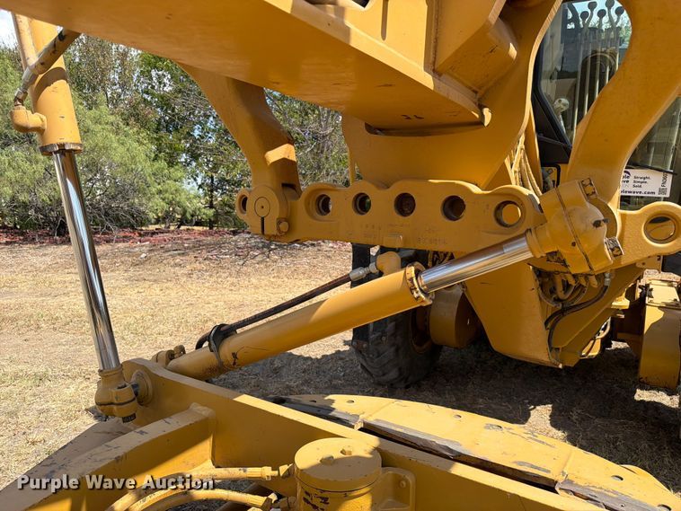 image for item FN3607 2001 Caterpillar 140H motor grader