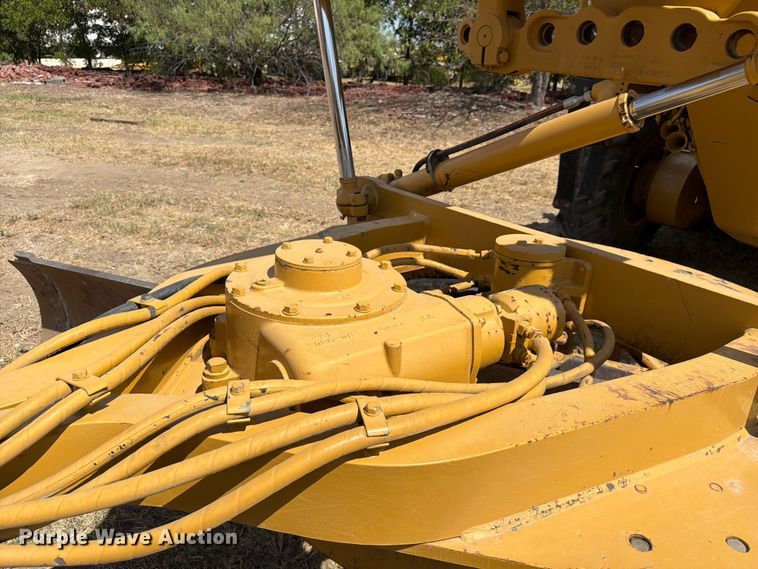 image for item FN3607 2001 Caterpillar 140H motor grader