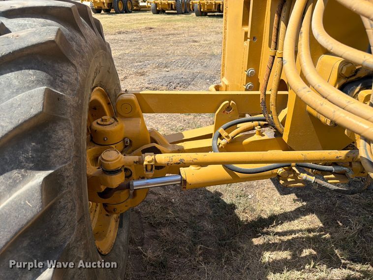 image for item FN3607 2001 Caterpillar 140H motor grader