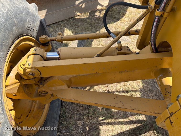 image for item FN3607 2001 Caterpillar 140H motor grader