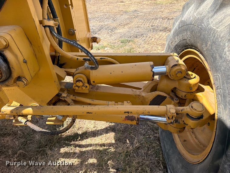 image for item FN3607 2001 Caterpillar 140H motor grader