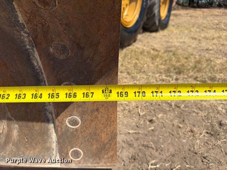 image for item FN3607 2001 Caterpillar 140H motor grader
