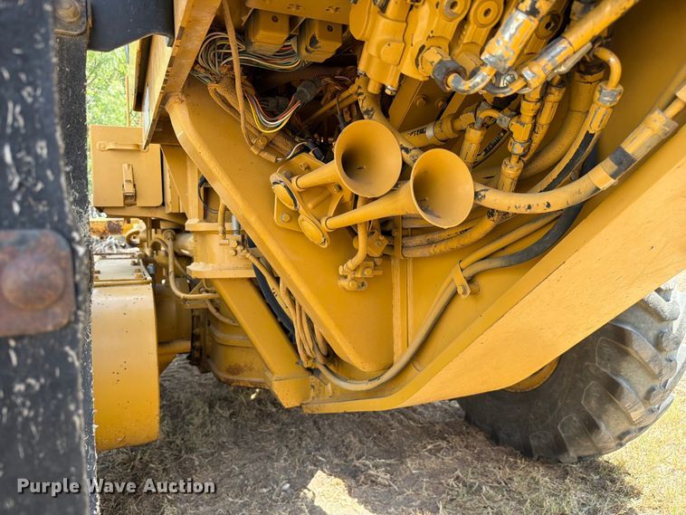 image for item FN3607 2001 Caterpillar 140H motor grader