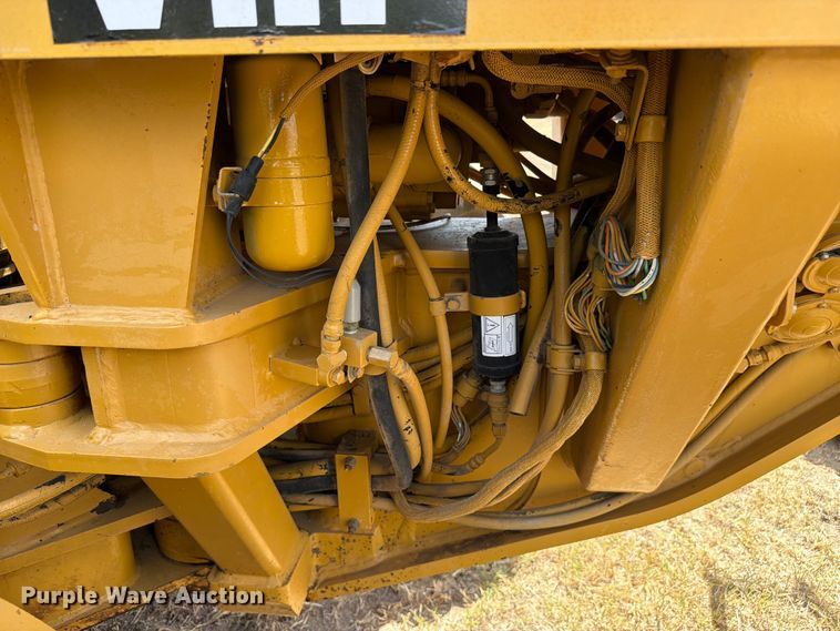 image for item FN3607 2001 Caterpillar 140H motor grader
