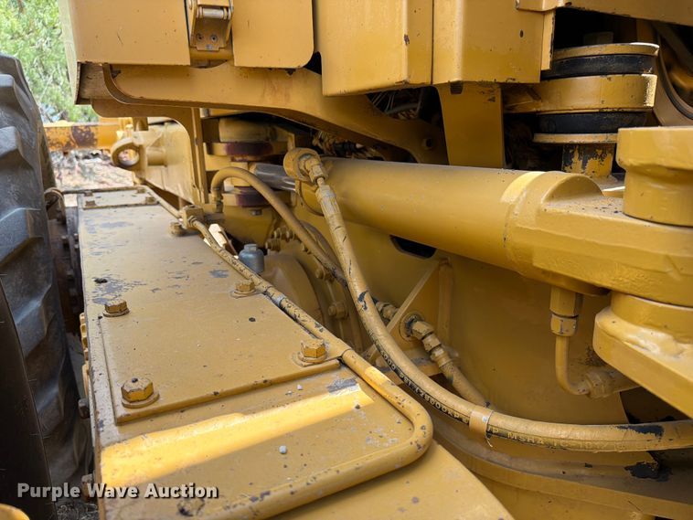 image for item FN3607 2001 Caterpillar 140H motor grader