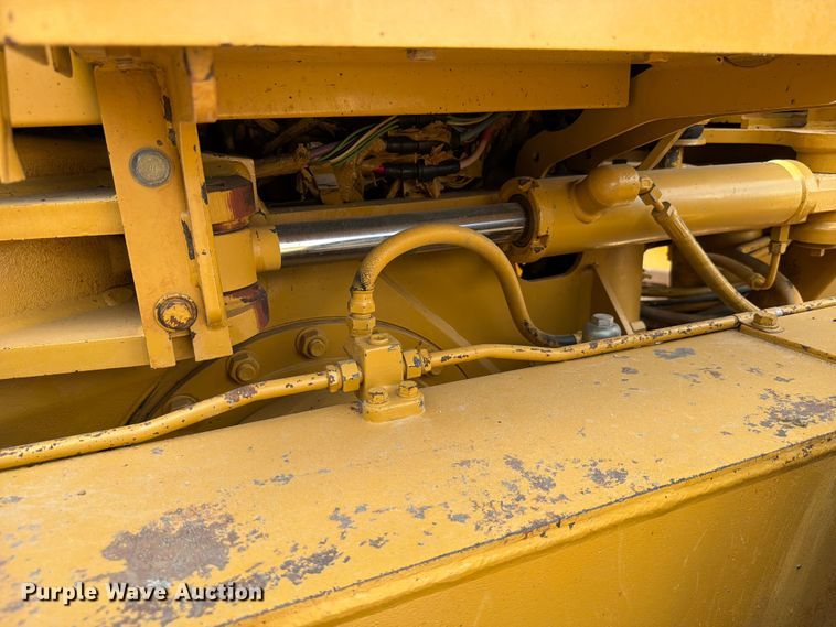 image for item FN3607 2001 Caterpillar 140H motor grader