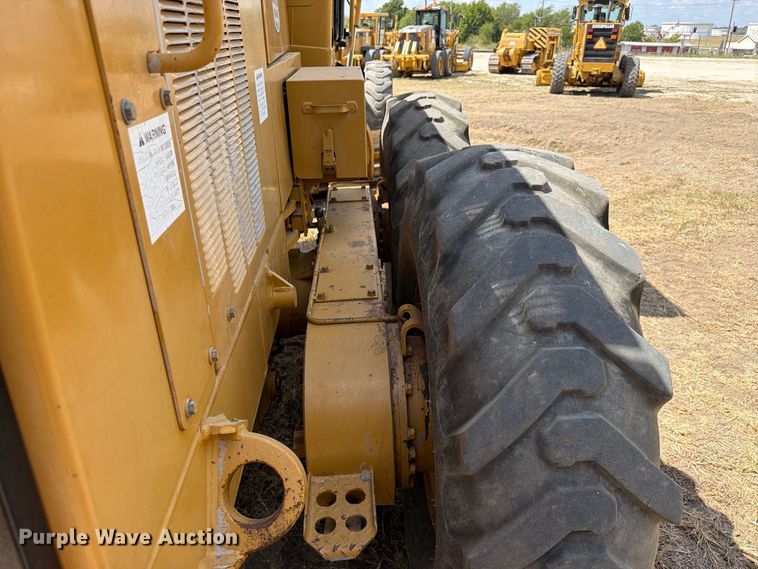 image for item FN3607 2001 Caterpillar 140H motor grader