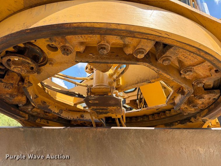 image for item FN3607 2001 Caterpillar 140H motor grader