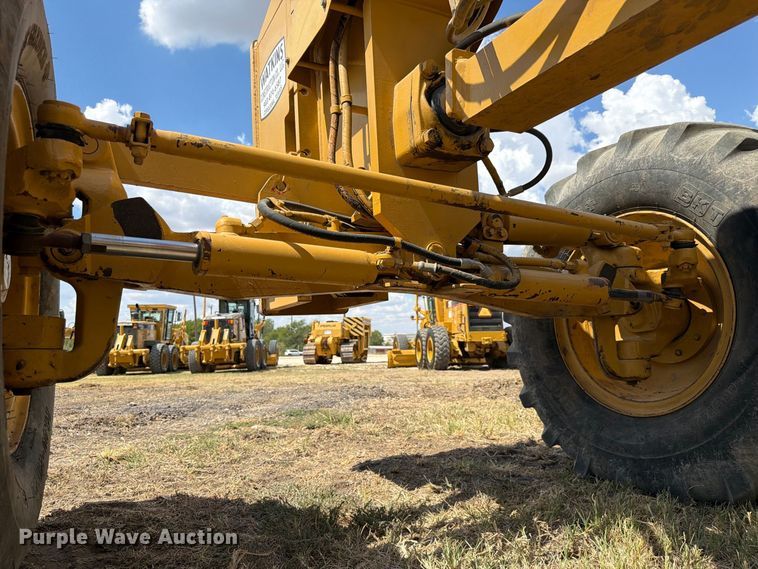 image for item FN3607 2001 Caterpillar 140H motor grader