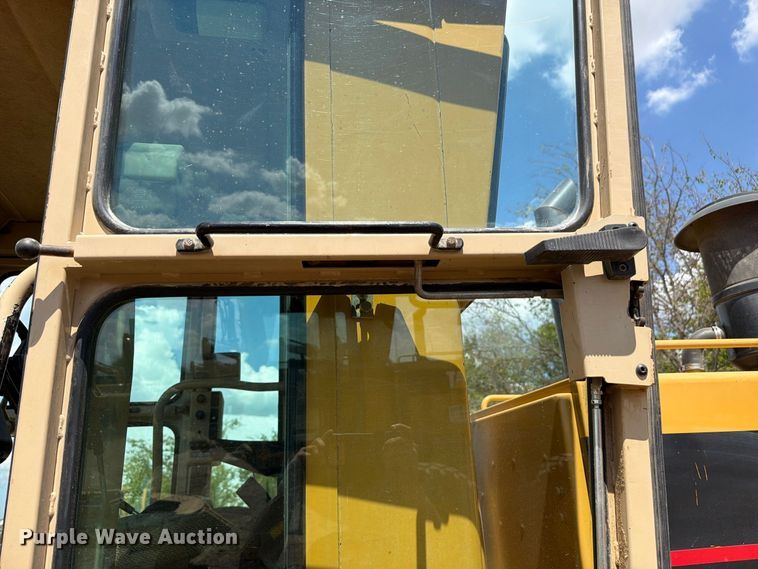 image for item FN3607 2001 Caterpillar 140H motor grader