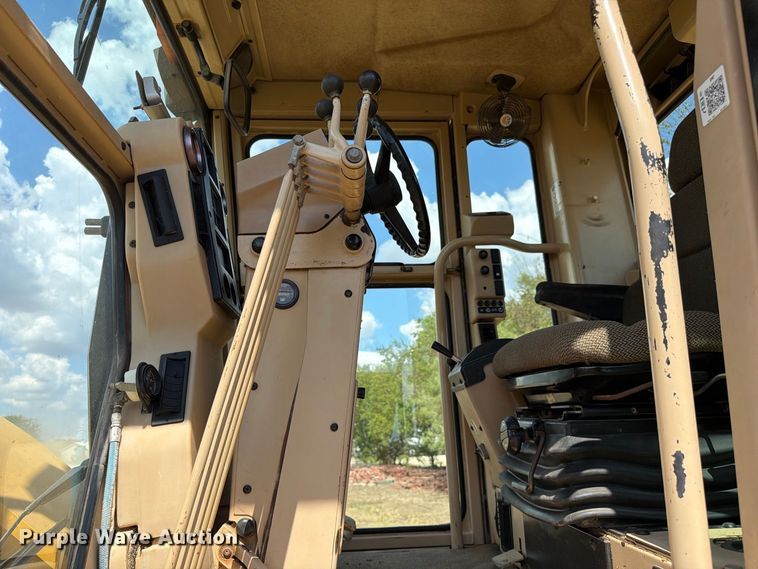 image for item FN3607 2001 Caterpillar 140H motor grader