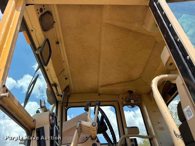 image for item FN3607 2001 Caterpillar 140H motor grader