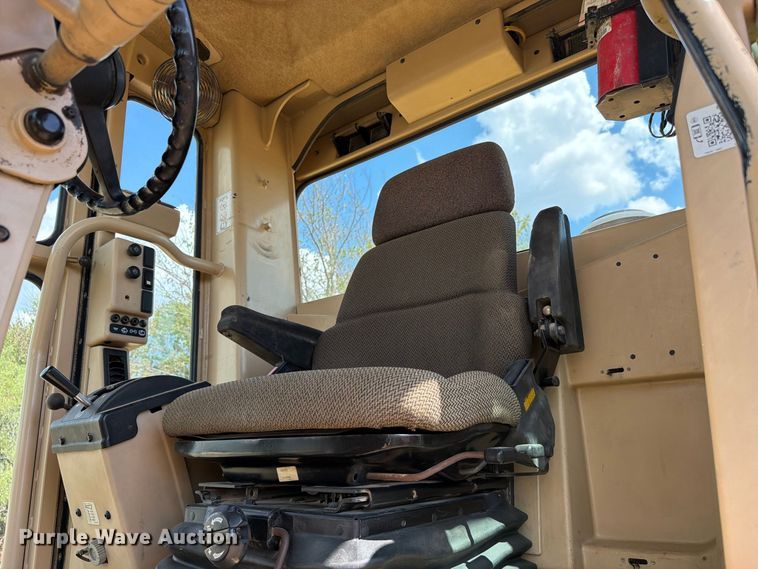 image for item FN3607 2001 Caterpillar 140H motor grader